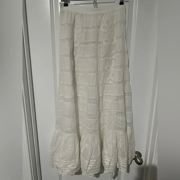 SOLD Doen Allura Skirt in Salt - Picture 4 of 10